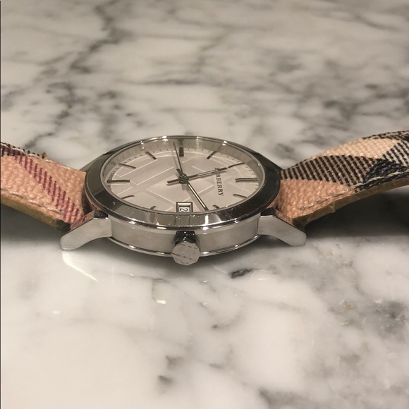 Burberry Embossed Silver Dial Leather Ladies Watch - Picture 8 of 10